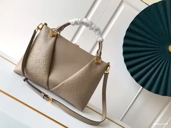 LOUIS TOTE V VUITTON MM 0426